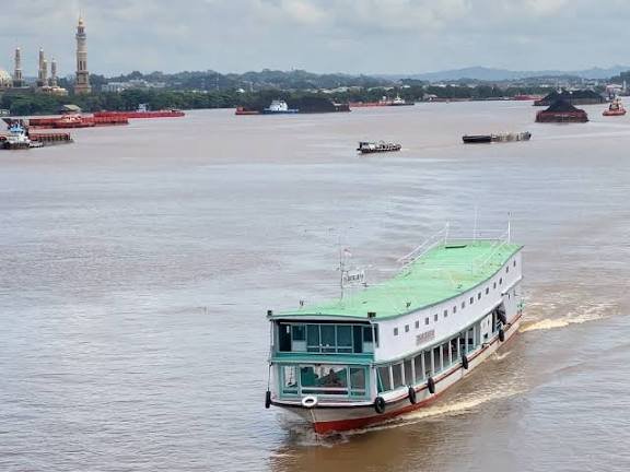 Pengerukan Sungai Mahakam Jadi Solusi Gubernur Kaltim Atasi Banjir dan Gangguan Pelayaran
