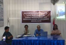 Konferensi-pers-Tim-Advokasi-Lawan-Rekayasa-Kasus-Pembunuh-Warga-Muara-Kate-di-Kantor-PBH-Peradi-Balikpapan-Jumat-7112025.-IST